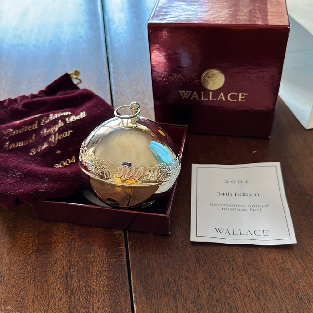 Wallace 2004 Annul sleigh bell